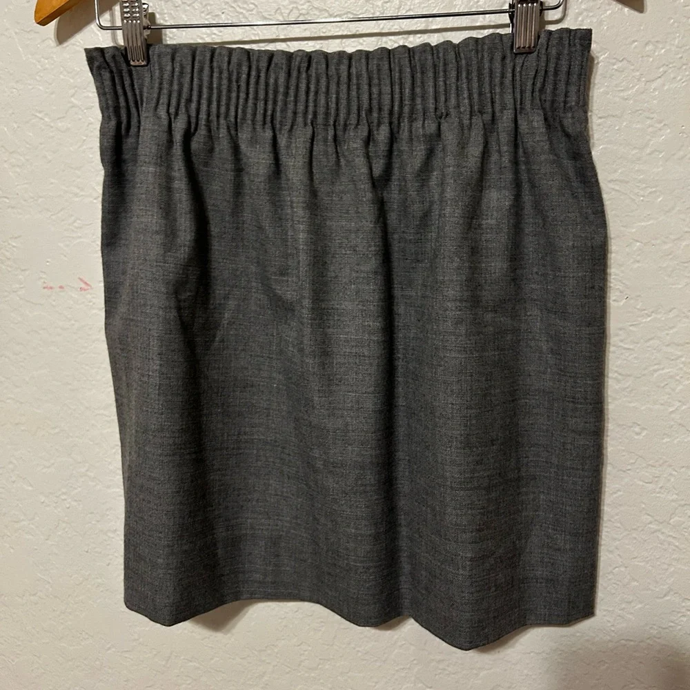 🪗J. Crew Gray Mini Skirt elastic waist size 4 GUC..